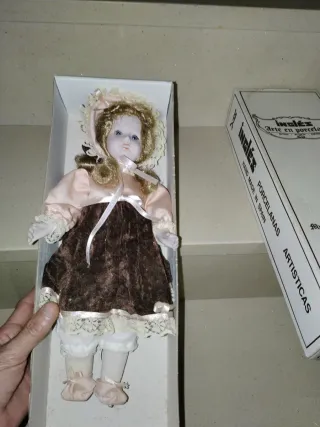 Muñeca de porcelana antigua