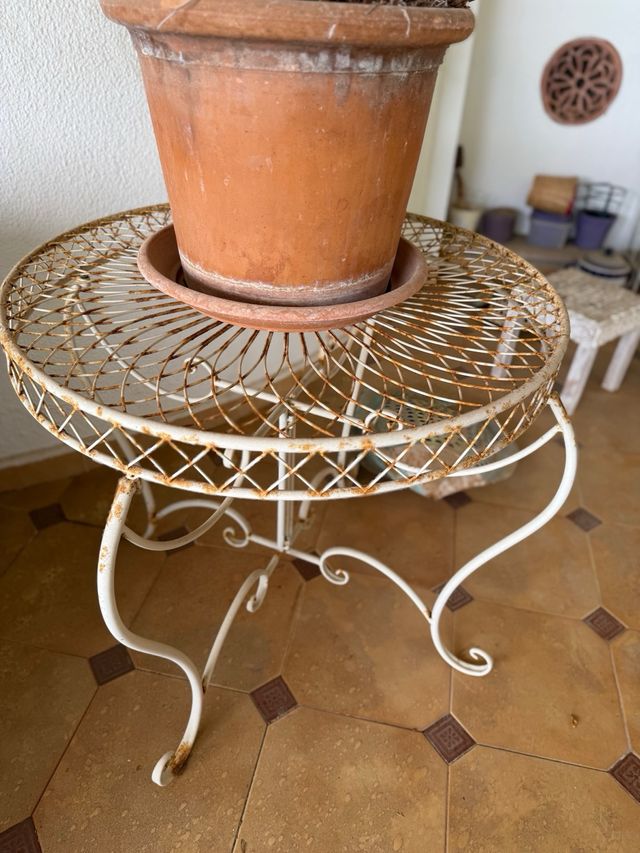 Mesa redonda de hierro para pintar