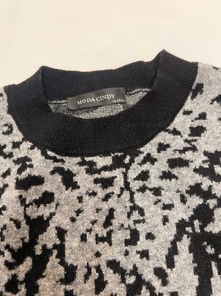 Jersey estampado leopardo gris y negro