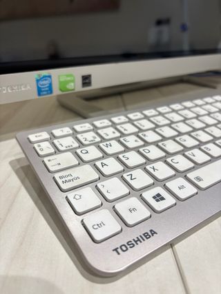 PC Todo en Uno Toshiba Plata/Blanco