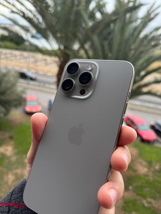 iPhone 15 Pro Max - 85% Batería