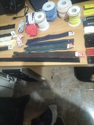 Lote de cremalleras y cintas