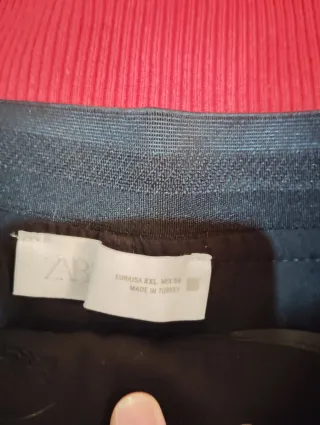 Conjunto mujer top rojo y pantalón negro