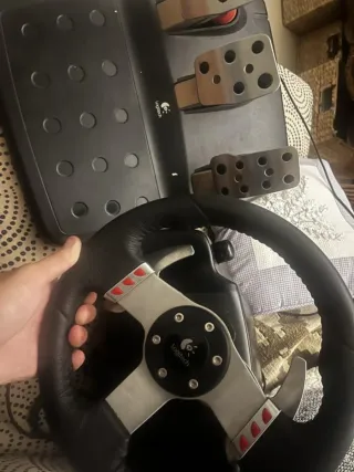 Volante Logitech G27 con Pedales