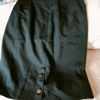 Falda larga negra con botones