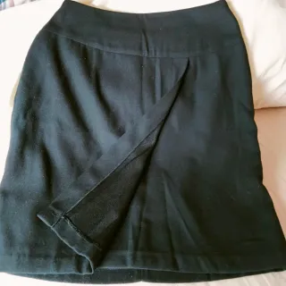 Falda larga negra con botones