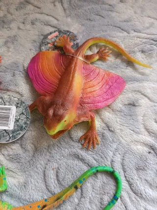 Reptiles de goma estirante