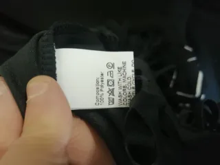 Falda negra con flores y flecos