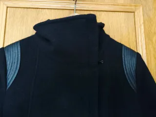 Abrigo de invierno Koreshi negro