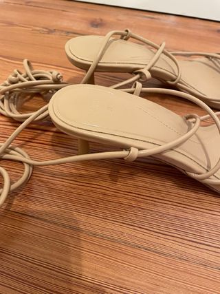 Sandalias Zara tiras atadas beige