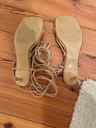 Sandalias Zara tiras atadas beige
