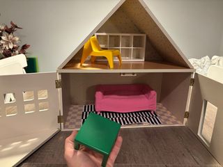 Casita de muñecas con muebles Ikea