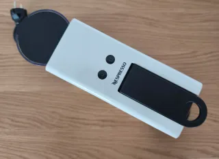 Cafetera Nespresso Mini Essenza Blanca