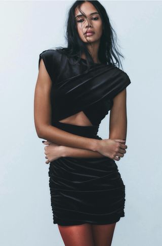 Vestido Zara Terciopelo con Hombreras