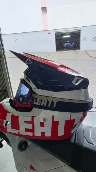 Capacete Leatt 7.5 Royal + Oculos Iriz 4.5 M