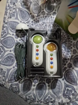 Scene it? Xbox 360 con 4 mandos