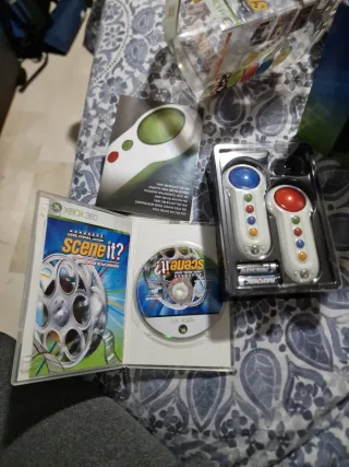 Scene it? Xbox 360 con 4 mandos