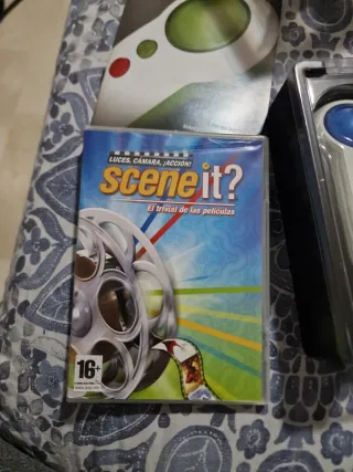 Scene it? Xbox 360 con 4 mandos