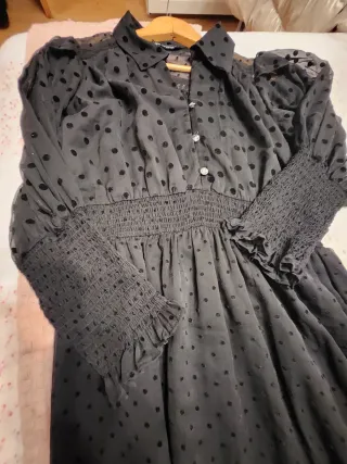 Vestido negro midi con lunares ZARA