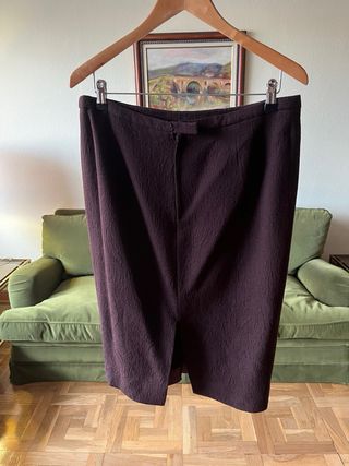 Chaqueta y falda traje granate CEFI BOUTIQUES