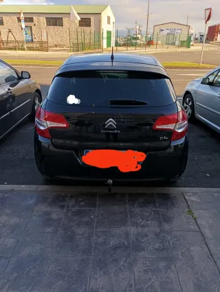 Citroen C4 2016 con gancho de remolque