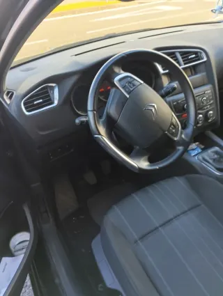 Citroen C4 2016 con gancho de remolque