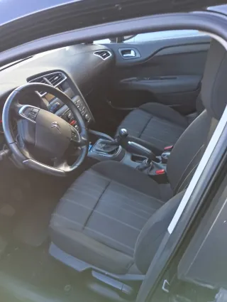 Citroen C4 2016 con gancho de remolque