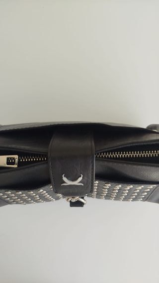 Bolso Spicy Brand cuero negro tachuelas