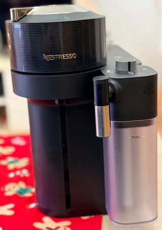 Cafetera Nespresso Vertuo De'Longhi