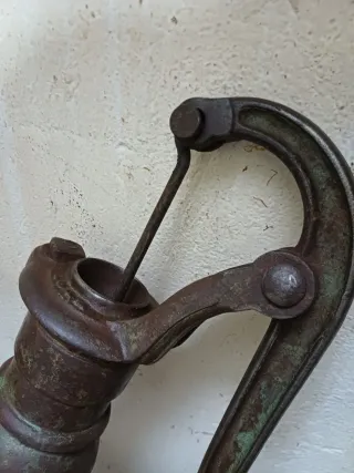 Bomba de Pozo Manual de Hierro