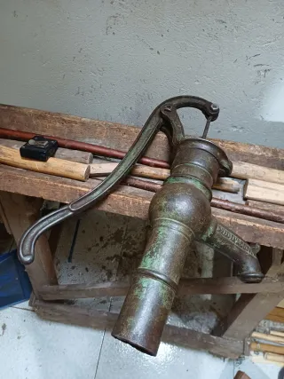 Bomba de Pozo Manual de Hierro