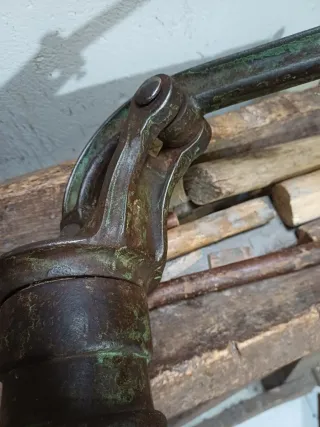 Bomba de Pozo Manual de Hierro