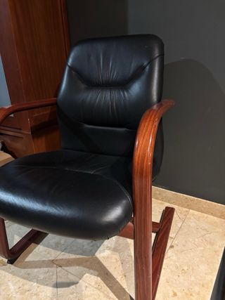 2 Sillones de Cuero y Madera