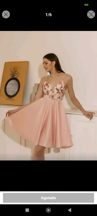 Vestido de fiesta rosa con flores