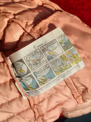 Giacca Moncler rosa con perle e cristalli