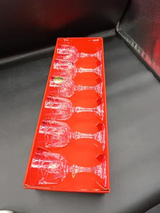 Juego copas vino cristal tallado