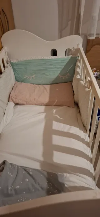 Cuna de bebé de madera