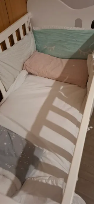 Cuna de bebé de madera