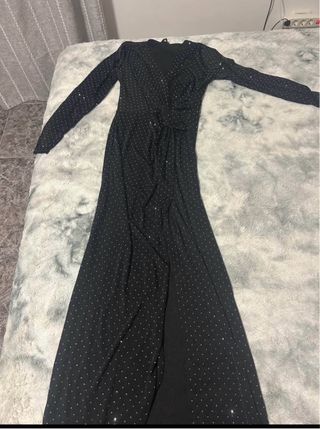Vestido largo negro con pedrería