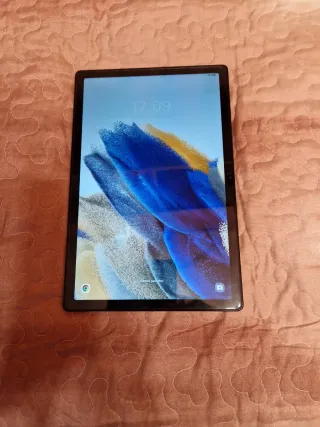 Samsung Galaxy Tab A8 con custodia