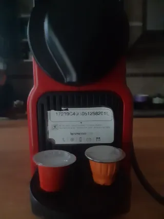 Cafetera Nespresso Roja
