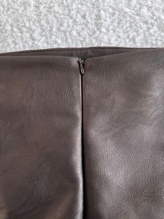 Falda polipiel negra