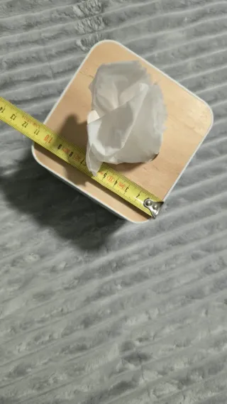 Caja de pañuelos de madera y plástico