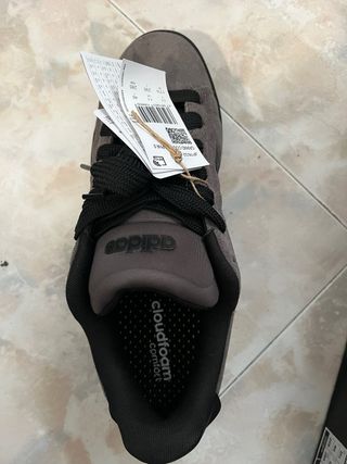 Zapatillas Adidas Negras y Grises