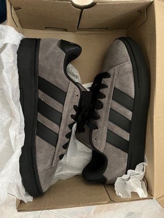 Zapatillas Adidas Negras y Grises