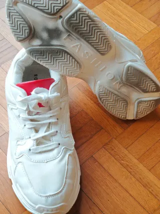 Zapatillas Rocket Dog Blancas y Rojas