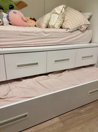 Cama nido con 4 cajones grandes. Se abre otracama.