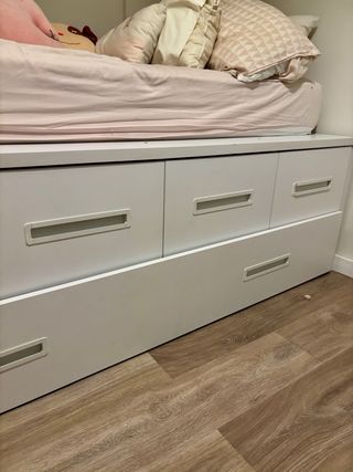 Cama nido con 4 cajones grandes. Se abre otracama.