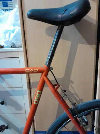 Bicicleta de montaña naranja