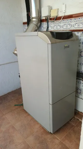 Caldaia Ferroli Atlas a gasolio con serbatoio metallico